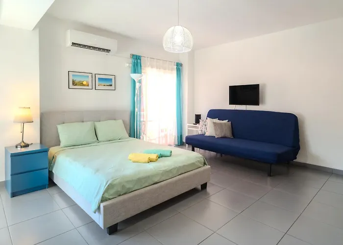 Mackenzie Blu Beach Studio
